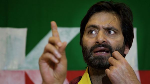 FILE- Jammu Kashmir Liberation Front (JKLF) chairman Yasin Malik speaks during a press conference in Srinagar, Indian controlled Kashmir, Wednesday, May 27, 2015. - Sputnik International