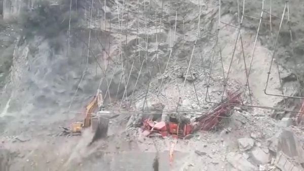 Under construction tunnel collapses in Ramban district of J&K near Khoni Nallah.  - Sputnik International