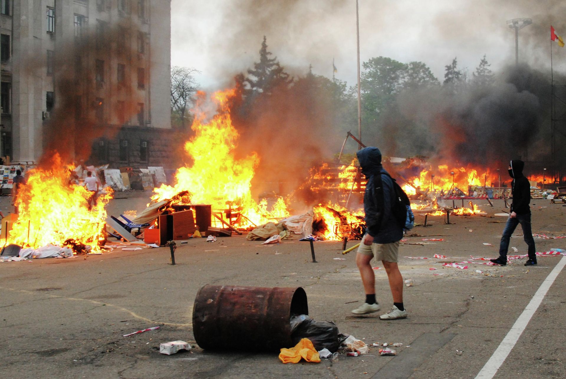 Burning tents of anti-Maidan activists on Kulikovo Pole Square near the Trade Unions House in Odessa. - Sputnik International, 1920, 30.04.2023