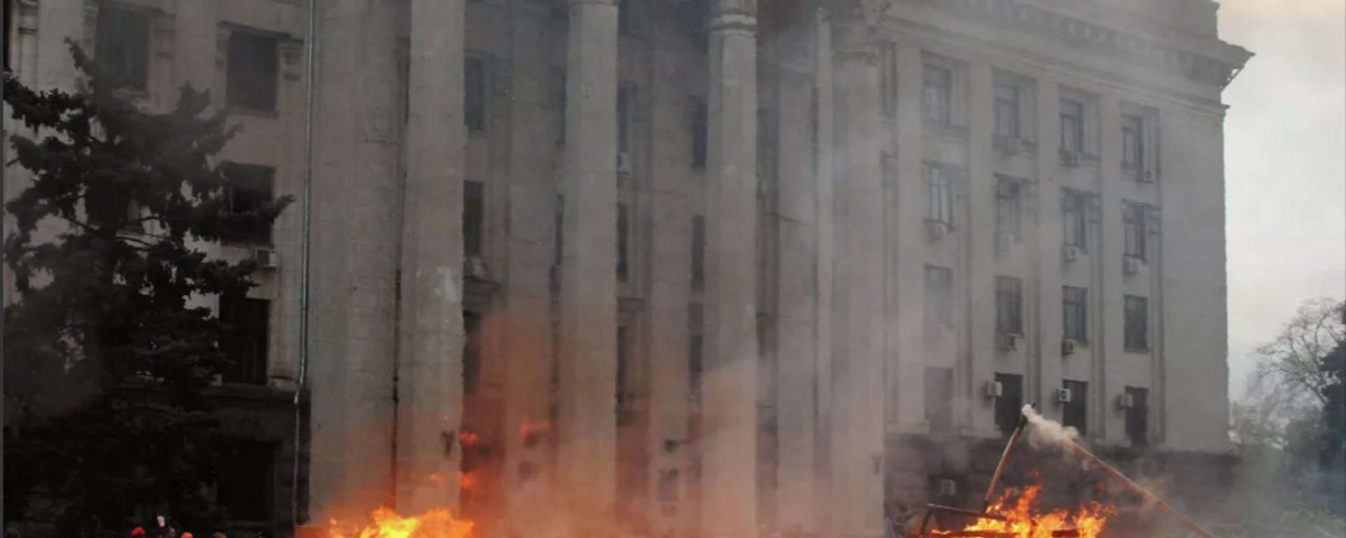 Burning tents of anti-Maidan activists on Kulikovo Pole Square near the Trade Unions House in Odessa. - Sputnik International, 1920, 18.01.2024