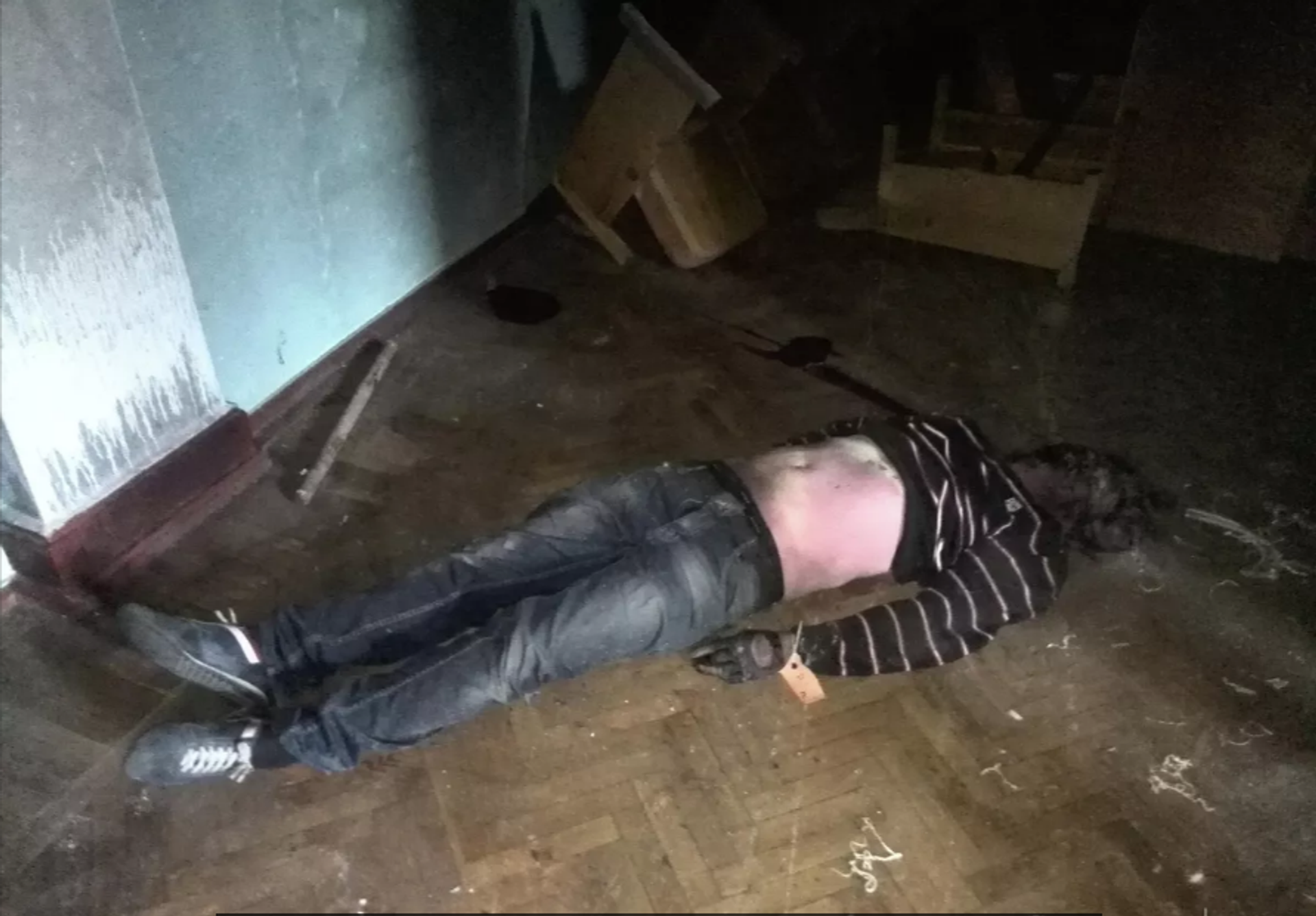 The body of Gennadiy Kushnaryov, one of the leaders of the anti-Maidan Odessa Druzhina, in the Trade Unions House. Looters removed his body armour. - Sputnik International, 1920, 21.05.2022