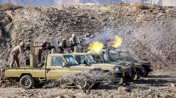 This handout photo provided by Iran's Revolutionary Guard Corps (IRGC) official website via SEPAH News on December 23, 2021, shows the Islamic Revolutionary Guard Corps (IRGC) taking part in five-days military exercises in three provinces - Sputnik International