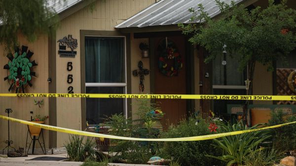 The home of suspected gunman, 18-year-old Salvador Ramos, is cordoned off with police tape on May 24, 2022 in Uvalde, Texas - Sputnik International