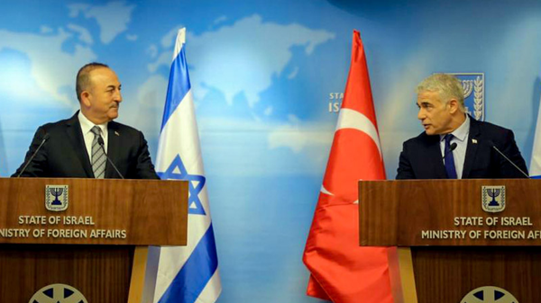 Turkish Foreign Minister Mevlüt Çavuşoğlu meets with Israeli Foreign Ministry Yair Lapid in Jerusalem on May 25, 2022. It was the first visit to the city by a senior Turkish official in 15 years. - Sputnik International