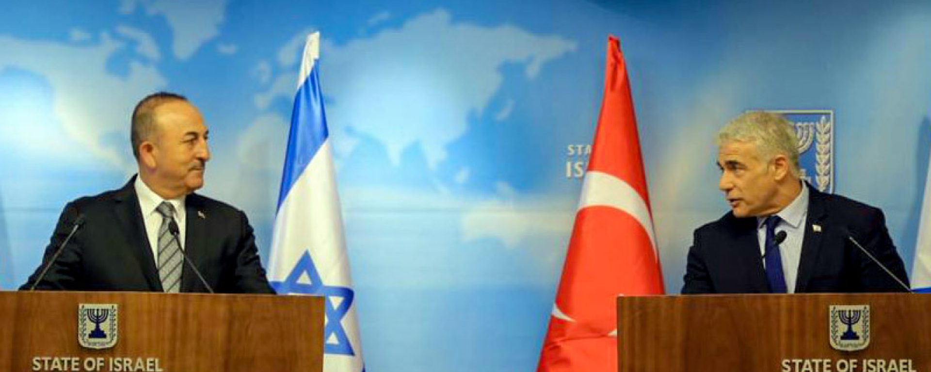 Turkish Foreign Minister Mevlüt Çavuşoğlu meets with Israeli Foreign Ministry Yair Lapid in Jerusalem on May 25, 2022. It was the first visit to the city by a senior Turkish official in 15 years. - Sputnik International, 1920, 25.05.2022