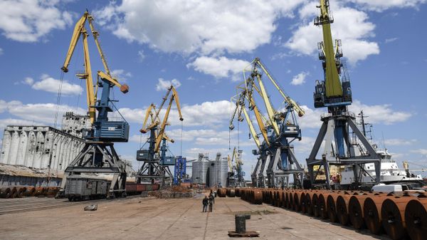 A view shows the seaport of Mariupol in the course of Russia's military operation in Ukraine, in Mariupol, Donetsk People's Republic - Sputnik International