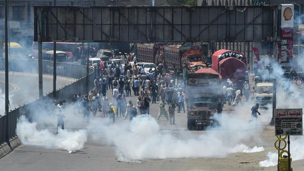 Police use tear gas to disperse activists of the Pakistan Tehreek-e-Insaf (PTI) party of ousted prime minister Imran Khan during a protest in Lahore on May 25, 2022 - Sputnik International