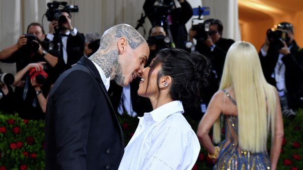 US socialite Kourtney Kardashian and US musician Travis Barker arrive for the 2022 Met Gala at the Metropolitan Museum of Art on May 2, 2022, in New York - Sputnik International