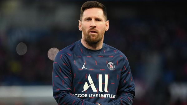 Paris Saint-Germain's Argentinian forward Lionel Messi looks on as he warms up prior to the French L1 football match between Paris Saint-Germain (PSG) and FC Lorient at the Parc des Princes stadium in Paris on April 3, 2022 - Sputnik International