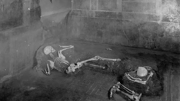The two individuals found in the “Casa del Fabbro” or “House of the Craftsman” (room 9) in Pompeii - Sputnik International
