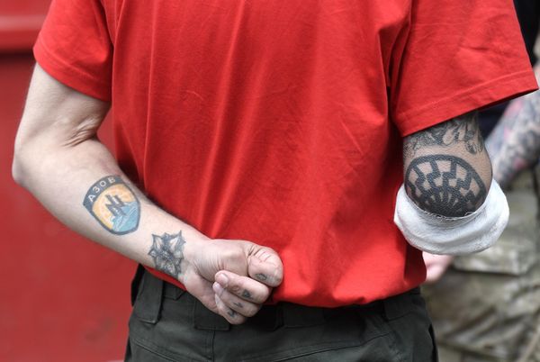 A POW with neo-Nazi tattoos, depicting symbols of the Azov battalion, in a penitentiary facility in the Donetsk People's Republic. - Sputnik International