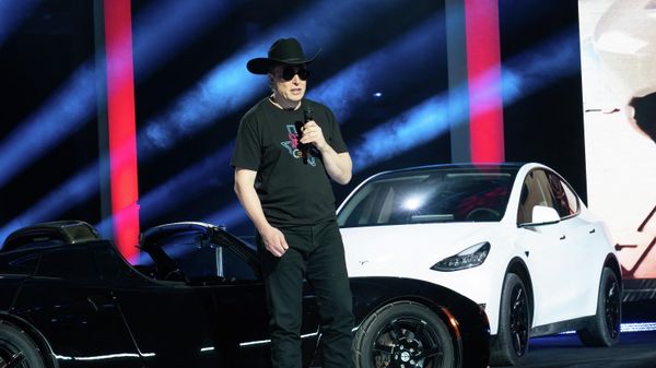 CEO of Tesla Motors Elon Musk speaks at the Tesla Giga Texas manufacturing Cyber Rodeo grand opening party on April 7, 2022 in Austin, Texas - Sputnik International