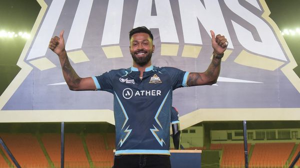 In this picture taken on March 13, 2022, captain Gujarat Titans' Hardik Pandya, poses for pictures during the unveiling of Gujarat Titans Jersey at the Narendra Modi Stadium in Motera - Sputnik International