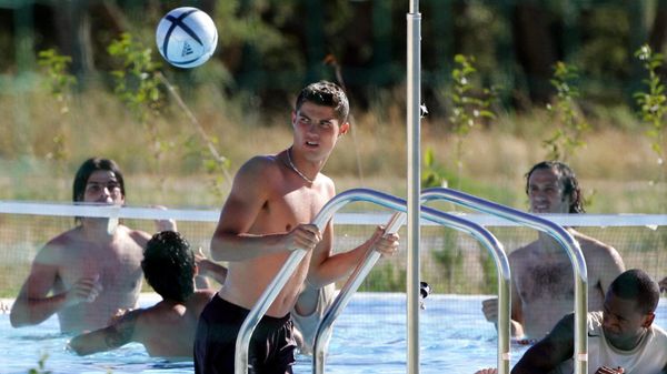 Portuguese forward Cristiano Ronaldo (C) leaves the swimming pool during a training session 26 June 2004, at the Academia Sporting, near Lisbon  - Sputnik International