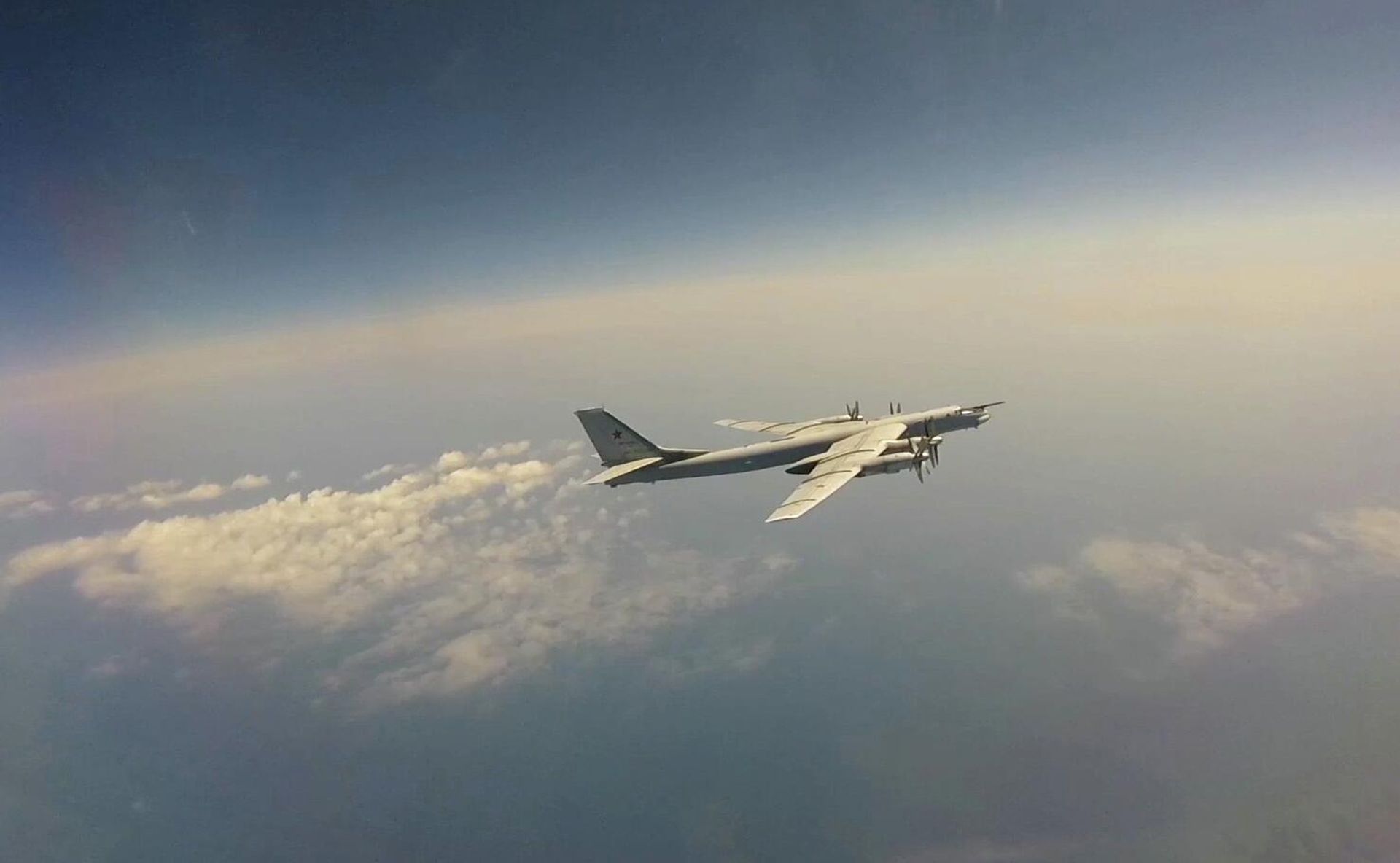 Tu-95MS Russian strategic bomber-missile carrier  - Sputnik International, 1920, 31.05.2022