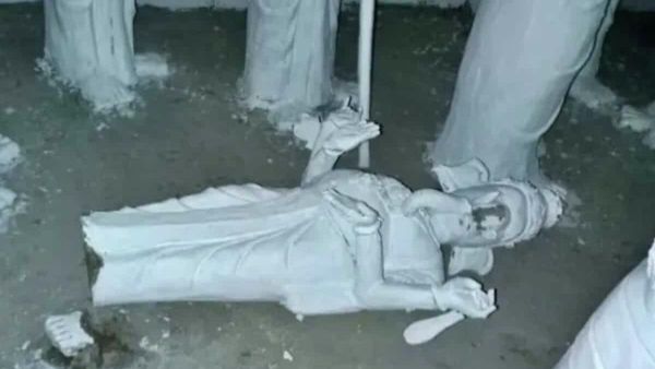 Vandalised Hindu Idol Vandalised Hindu Idol - Sputnik International