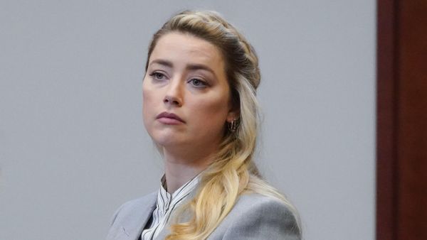 Actor Amber Heard stands in the courtroom at the Fairfax County Circuit Courthouse in Fairfax, Va., Friday, May 27, 2022 - Sputnik International