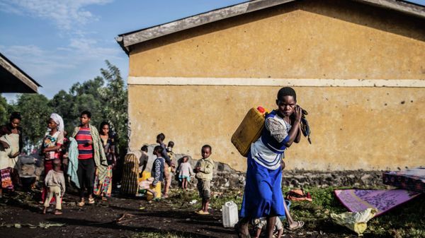 People displaced by fighting between Congolese forces and M23 rebels gather north of Goma, Democratic Republic of Congo, Friday May 27, 2022. Congolese authorities have accused Rwandan forces of supporting armed groups in mineral-rich eastern Congo, where dozens of such groups are active. Rwanda has described allegations of supporting rebels in Congo as baseless. - Sputnik International