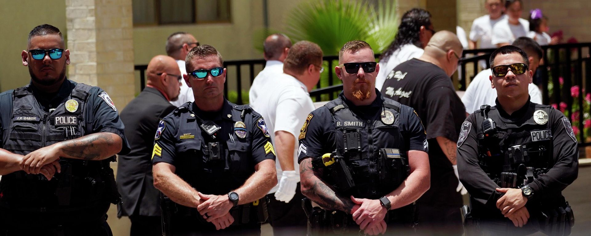 Pallbearers carry the casket of Nevaeh Bravo during a funeral service at Sacred Heart Catholic Church, Thursday, June 2, 2022, in Uvalde, Texas. Bravo was killed in last week's elementary school shooting.  - Sputnik International, 1920, 02.06.2022