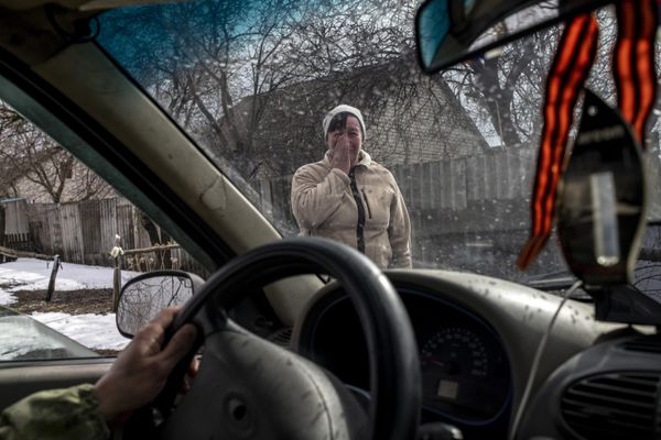 Olga Glushchenko, resident of the village of Ganusovka in the Lugansk People's Republic, bids farewell to her son Yuri, who lives in the city of Lugansk. After the village was liberated by forces of Lugansk People's Republic, Yuri was able to meet his mother for the first time in eight years. - Sputnik International