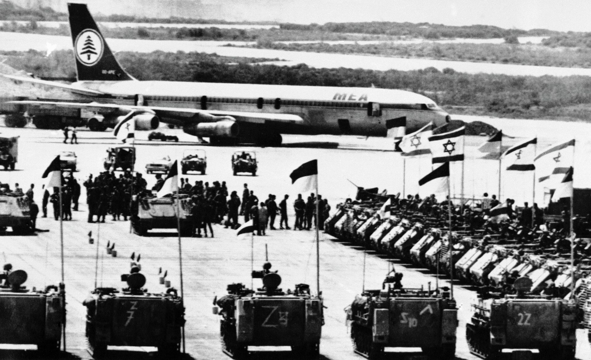 Israeli troops and armored personnel carriers the departure ceremony in September 1982 at the Beirut airport in Lebanon, troops of the Golani brigade captured the airport during some of the toughest fighting of the Lebanon war. (AP Photo/ Max Nash) - Sputnik International, 1920, 28.09.2024