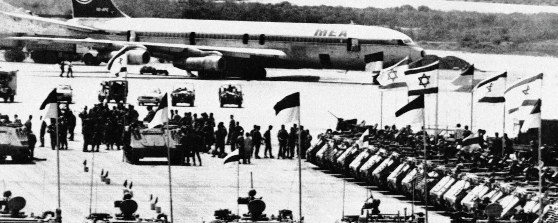 Israeli troops and armored personnel carriers the departure ceremony in September 1982 at the Beirut airport in Lebanon, troops of the Golani brigade captured the airport during some of the toughest fighting of the Lebanon war. (AP Photo/ Max Nash) - Sputnik International, 1920, 06.06.2022