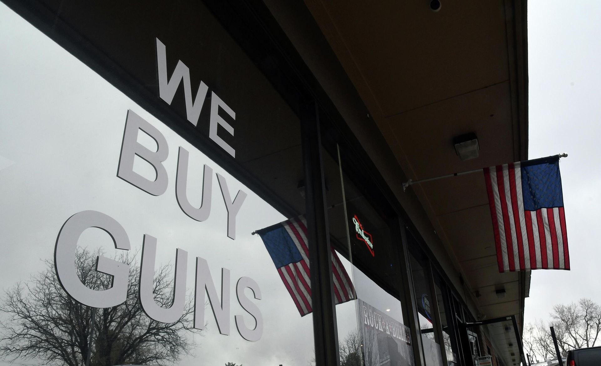 This photo on Friday, March 26, 2021, shows the front door of the Eagles Nest Armory gun shop in Arvada, Colo. - Sputnik International, 1920, 07.06.2022