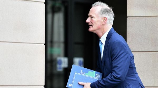 John Penrose, Conservative MP and the government's anti-corruption chief, walks in Westminster, London on November 16, 2021 - Sputnik International