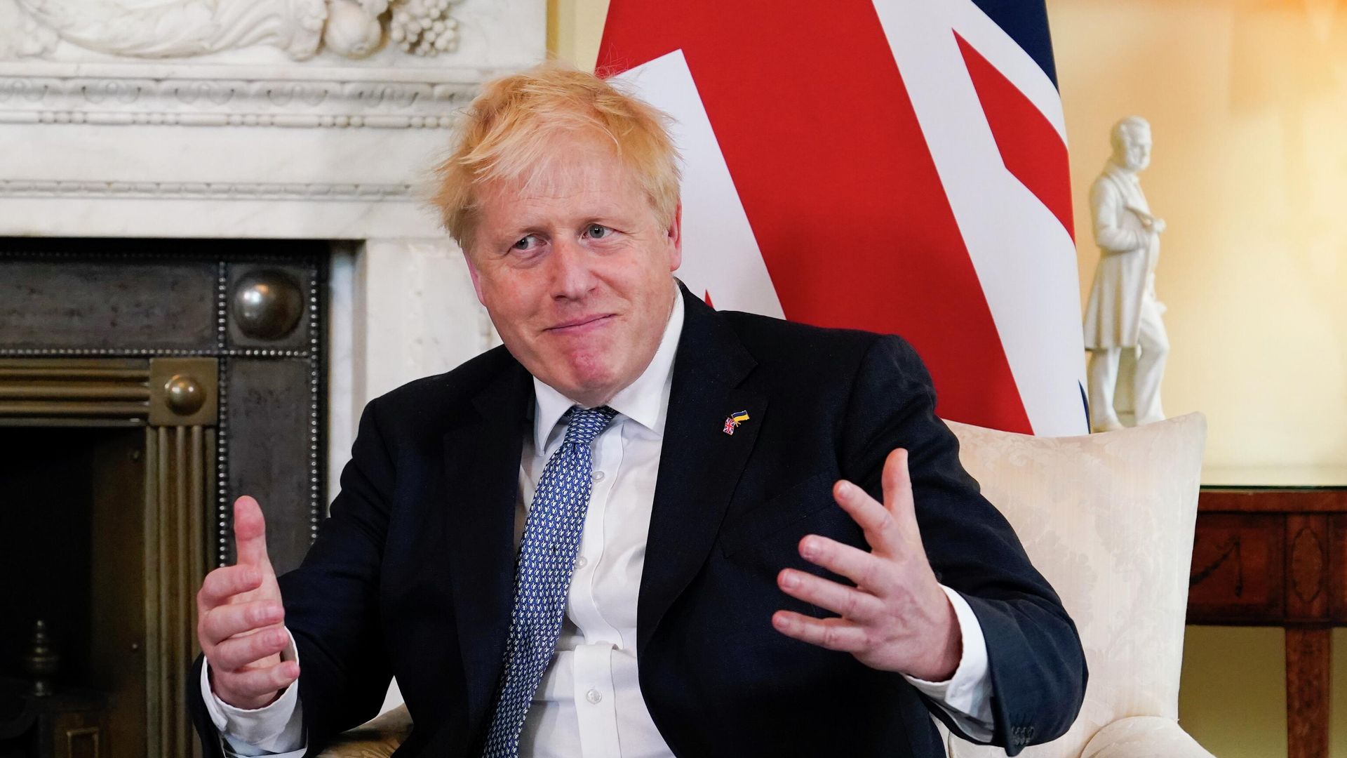 Britain's Prime Minister Boris Johnson gestures as he meets Estonia's Prime Minister Kaja Kallas at 10 Downing Street - Sputnik International, 1920, 06.06.2022