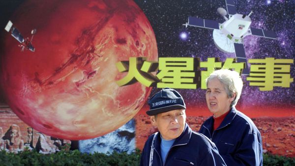 People walk past a propaganda of an event called Mars Story at a planetarium Tuesday Oct. 14, 2003 in Beijing, China - Sputnik International