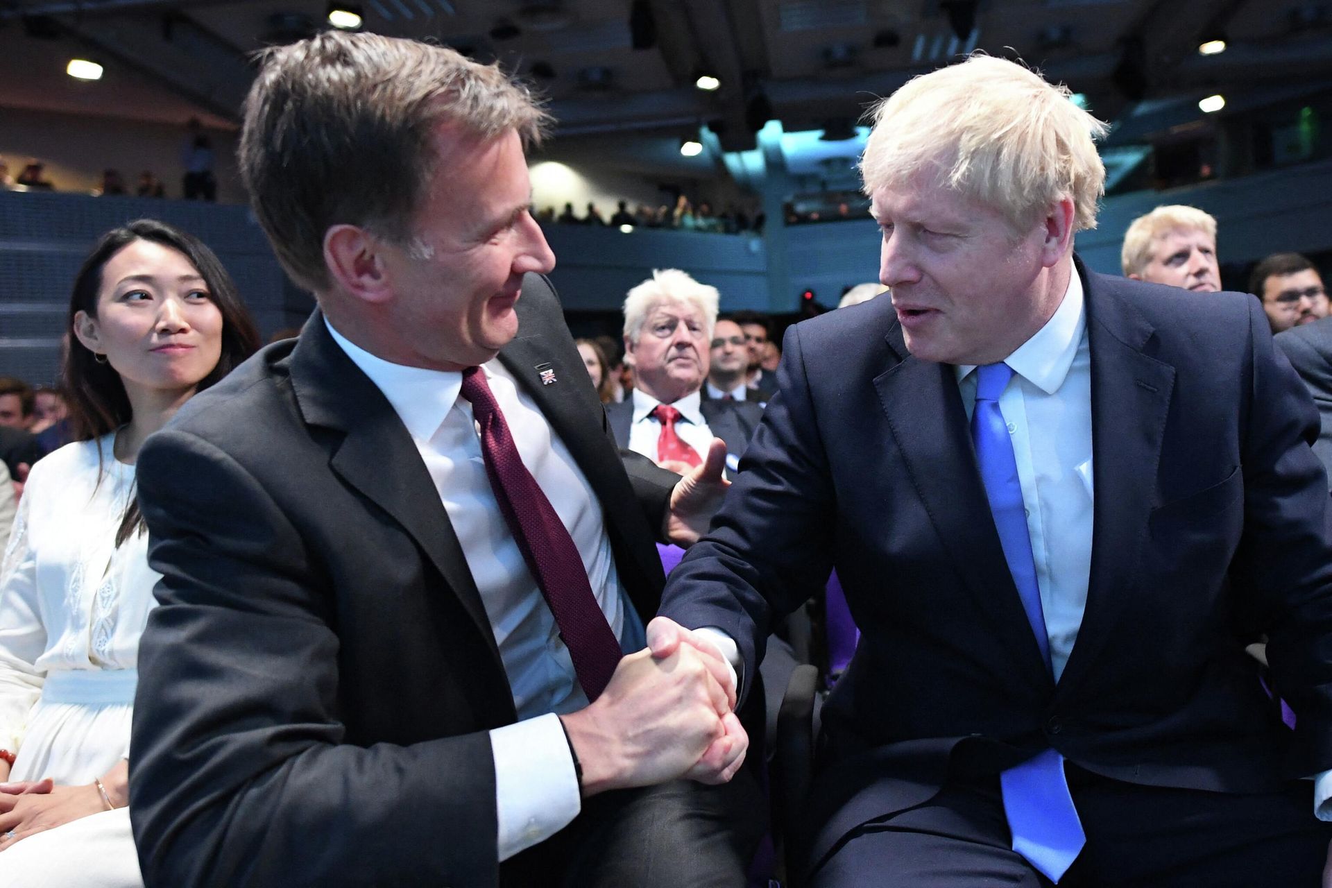 Leadership contender Jeremy Hunt (L) shakes hands to congratulate new Conservative Party leader and incoming prime minister Boris Johnson (R) as the results of the leadership contest are announced at an event in central London on July 23, 2019 Leadership contender Jeremy Hunt (L) shakes hands to congratulate new Conservative Party leader and incoming prime minister Boris Johnson (R) as the results of the leadership contest are announced at an event in central London on July 23, 2019 - Sputnik International, 1920, 06.07.2022