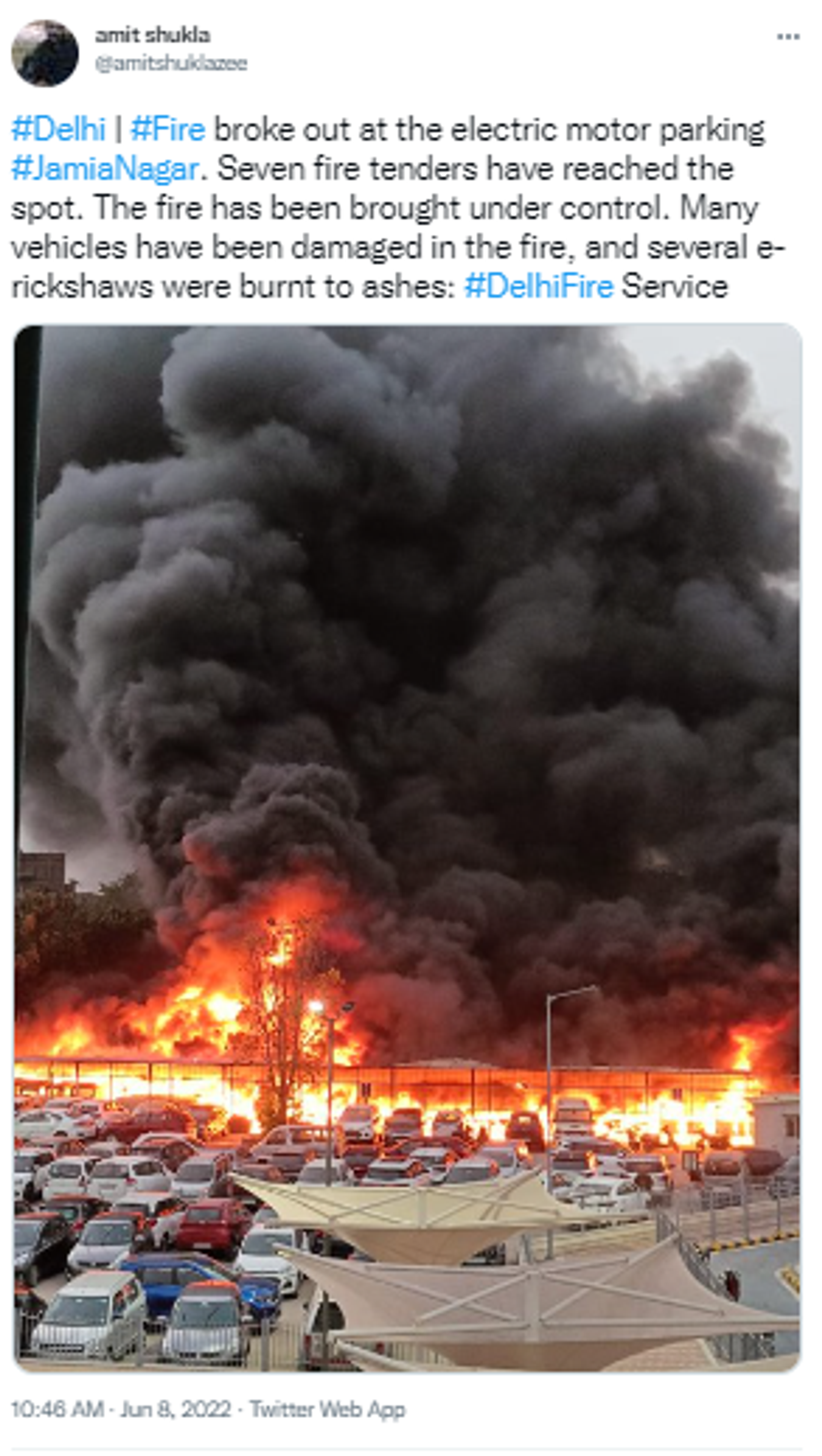 Dozens of Vehicles Gutted in Massive Fire in Delhi's Jamia Nagar - Sputnik International, 1920, 08.06.2022