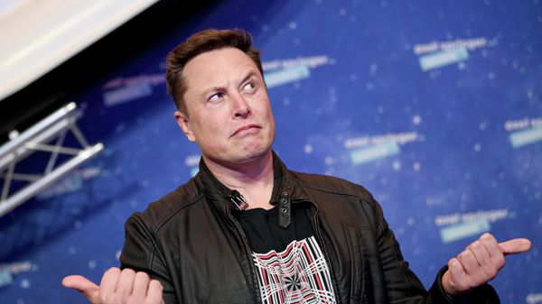 SpaceX owner and Tesla CEO Elon Musk arrives on the red carpet for the Axel Springer media award, in Berlin, Germany, Tuesday, Dec. 1, 2020. - Sputnik International