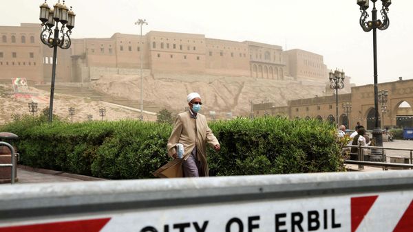 A picture shows a view of the area around the citadel of Arbil, the capital of the autonomous Kurdish region of northern Iraq, as dust engulfs the sector on May 24, 2022. - Sputnik International