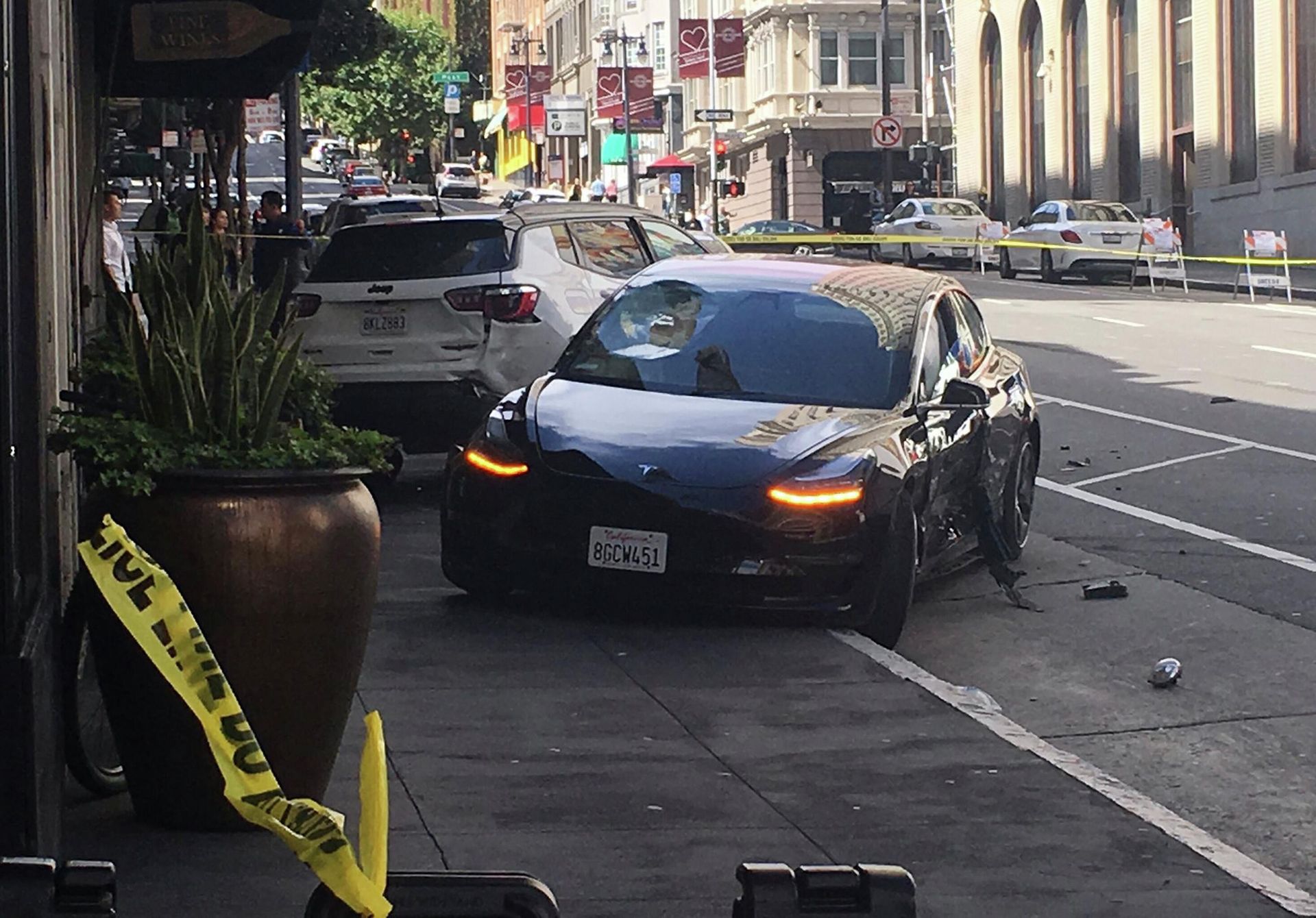 In this Sunday, July 21, 2019 file photo shows the scene after a woman was arrested after running a red light in a rented Tesla in San Francisco and causing a crash that killed a tourist and left his wife critically injured. San Francisco police said Wednesday, July 24, 2019, preliminary information shows a rented Tesla that was speeding when it ran a red light and struck a couple was not on semi-autonomous Autopilot mode. In this Sunday, July 21, 2019 file photo shows the scene after a woman was arrested after running a red light in a rented Tesla in San Francisco and causing a crash that killed a tourist and left his wife critically injured. San Francisco police said Wednesday, July 24, 2019, preliminary information shows a rented Tesla that was speeding when it ran a red light and struck a couple was not on semi-autonomous Autopilot mode. - Sputnik International, 1920, 10.06.2022