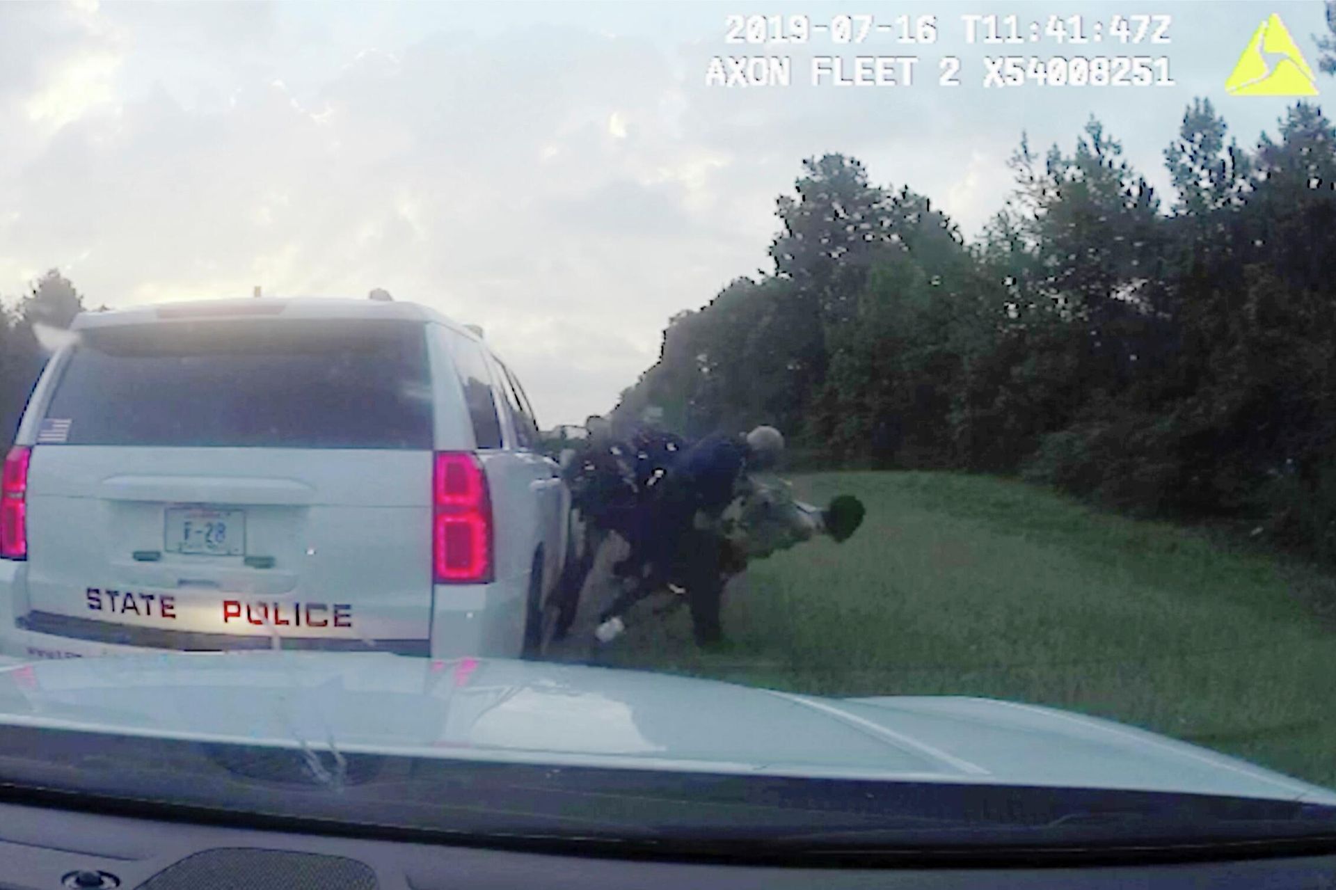 In this July 16, 2019 image from police dashboard camera video, Louisiana State Trooper Jacob Brown throws motorist Morgan Blake to the ground following a traffic stop in Ouachita Parish, La., during which troopers found 13 pounds marijuana in the car Blake was driving. Brown threw Blake to the ground after he asked for his handcuffs to be adjusted. Trooper Randall Colby Dickerson then punched Blake five times and kneed him in the side, the footage shows. In this July 16, 2019 image from police dashboard camera video, Louisiana State Trooper Jacob Brown throws motorist Morgan Blake to the ground following a traffic stop in Ouachita Parish, La., during which troopers found 13 pounds marijuana in the car Blake was driving. Brown threw Blake to the ground after he asked for his handcuffs to be adjusted. Trooper Randall Colby Dickerson then punched Blake five times and kneed him in the side, the footage shows. - Sputnik International, 1920, 10.06.2022