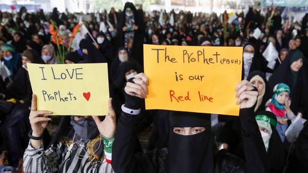 Iranians attend a gathering at the Tehran University on June 10, 2022, to protest to condemn remarks about the Prophet Mohammed made by a top official in India's ruling party.  - Sputnik International