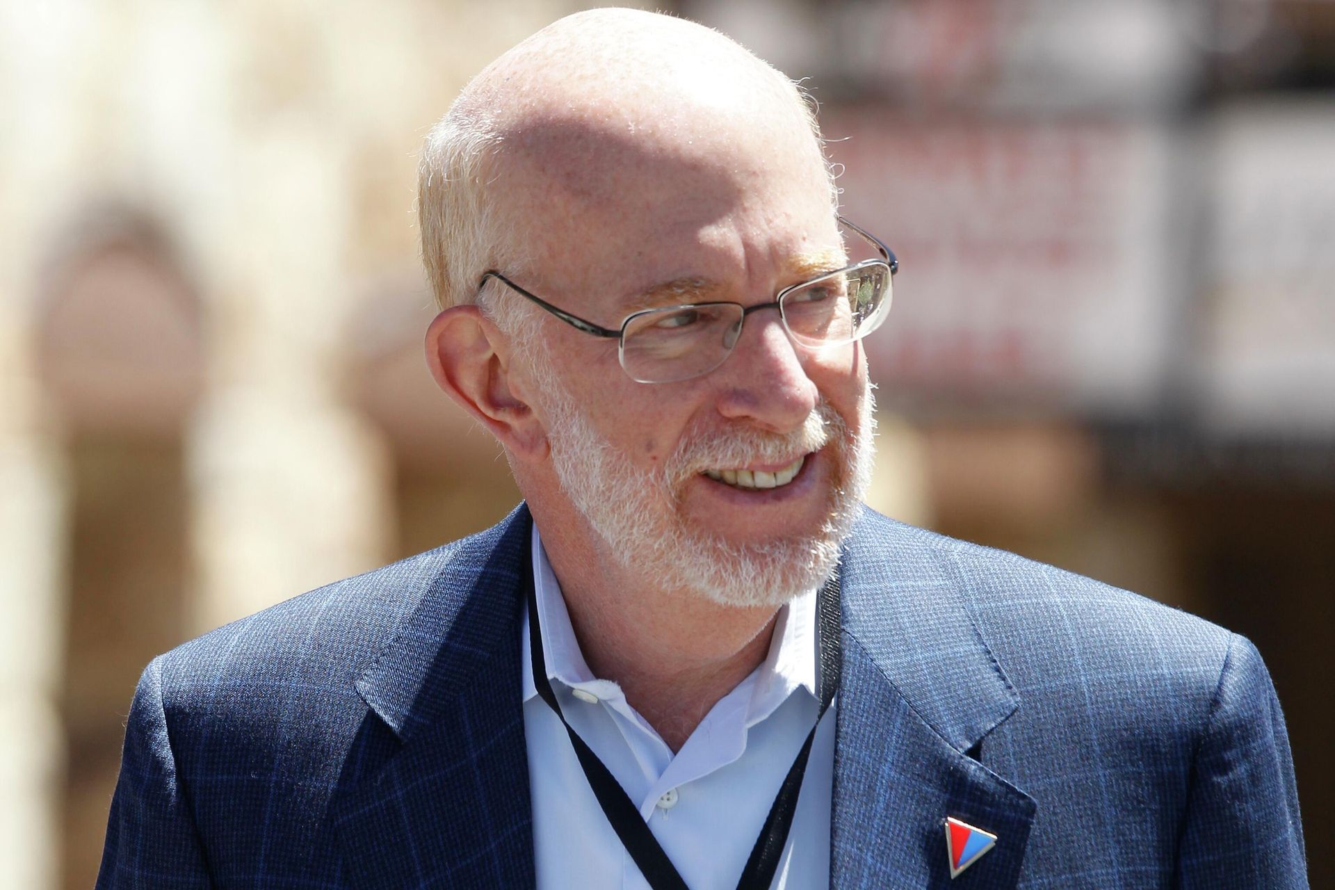 In this June 23, 2012, file photo campaign counsel Ben Ginsberg walks at a private donors' conference for Republican presidential candidate Mitt Romney at The Chateaux at Silver Lake at Deer Valley Resort in Park City, Utah. Television networks are adding experts in election law to their election night coverage teams. Ginsberg, who represented George W. Bush when the 2000 presidential race was decided in the Supreme Court, has joined CNN for this purpose. - Sputnik International, 1920, 13.06.2022