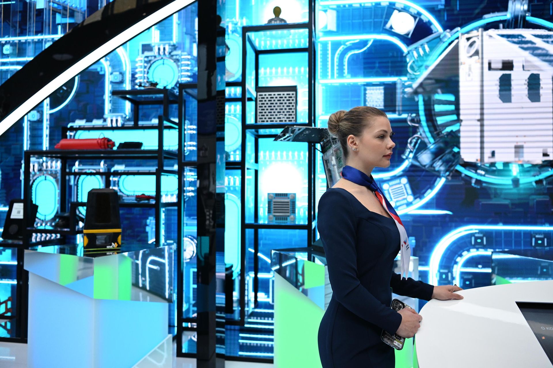 A girl stands at the stall of Russian export center at the Saint Petersburg International Economic Forum (SPIEF) in St. Petersburg, Russia A girl stands at the stall of Russian export center at the Saint Petersburg International Economic Forum (SPIEF) in St. Petersburg, Russia - Sputnik International, 1920, 23.06.2022