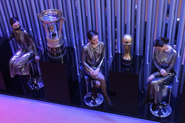 Girls next to FC Zenit cups at the Gazprom booth at the XXV St. Petersburg International Economic Forum. - Sputnik International