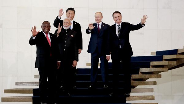 From left to right, South Africa's President Cyril Ramaphosa, India's Prime Minister Narendra Modi, China's President Xi Jinping, Russia's President Vladimir Putin and Brazil's President Jair Bolsonaro wave to photographers during the BRICS emerging economies summit at the Itamaraty palace in Brasilia, Brazil, Thursday, Nov. 14, 2019 - Sputnik International