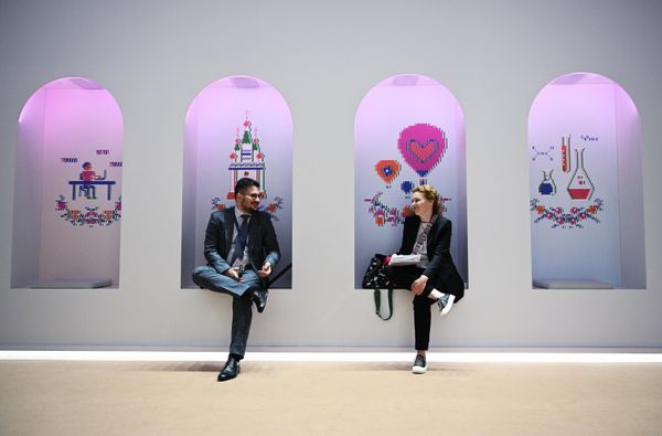 Participants of the 25th St. Petersburg International Economic Forum at the stand of the Nizhny Novgorod region. - Sputnik International