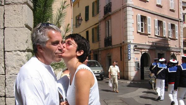 This undated trial evidence image obtained December 8, 2021, from the US District Court for the Southern District of New York shows British socialite Ghislaine Maxwell and US financier Jeffrey Epstein - Sputnik International