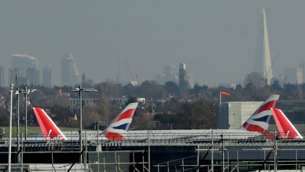 Plane tail fins are seen at Heathrow Airport in London (File) - Sputnik International