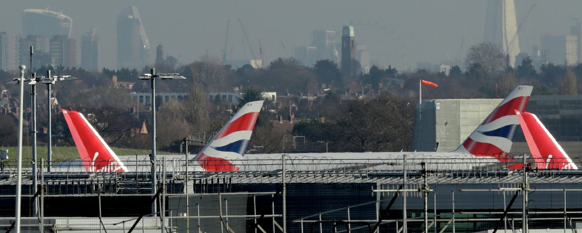 Plane tail fins are seen at Heathrow Airport in London (File) - Sputnik International, 1920, 15.08.2022