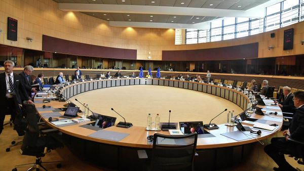 European Commission President Ursula von der Leyen, center, chairs a meeting of the College of Commissioners at EU headquarters in Brussels, Friday, June 17, 2022 - Sputnik International