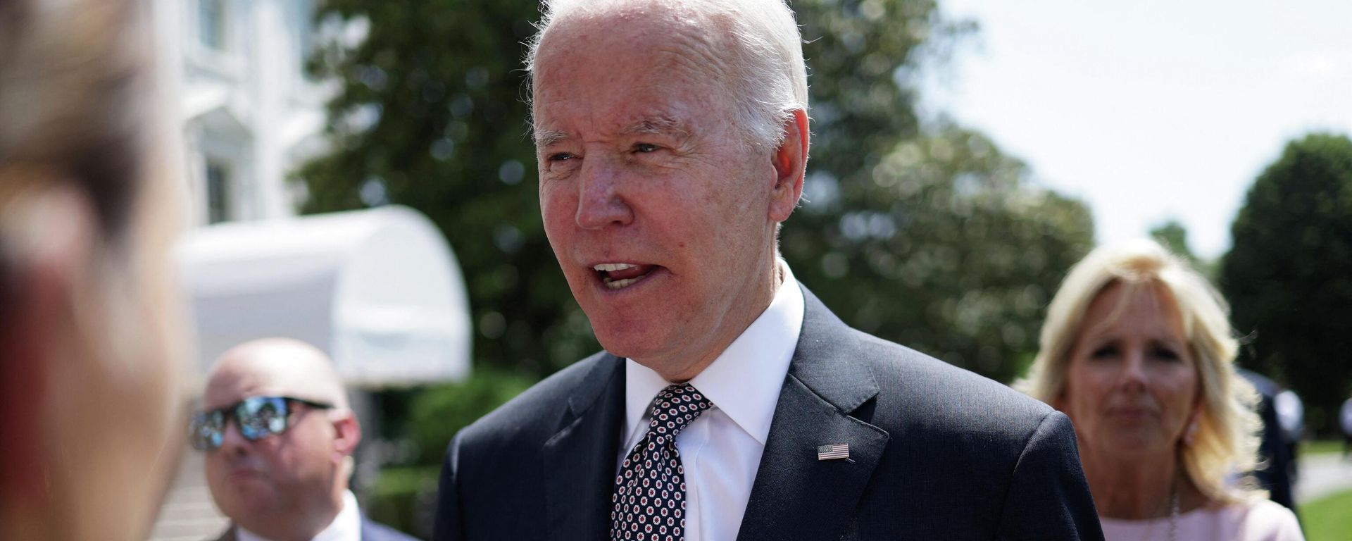 WASHINGTON, DC - JUNE 17: U.S. President Joe Biden speaks to members of the press prior to a Marine One departure from the White House June 17, 2022 in Washington, DC. President Biden is traveling to Rehoboth Beach, Delaware to spend his weekend  - Sputnik International, 1920, 17.06.2022