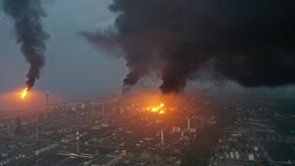 This aerial photo taken on June 18, 2022 shows a large fire at a Sinopec Shanghai Petrochemical plant in outlying Jinshan district of Shanghai.  - Sputnik International