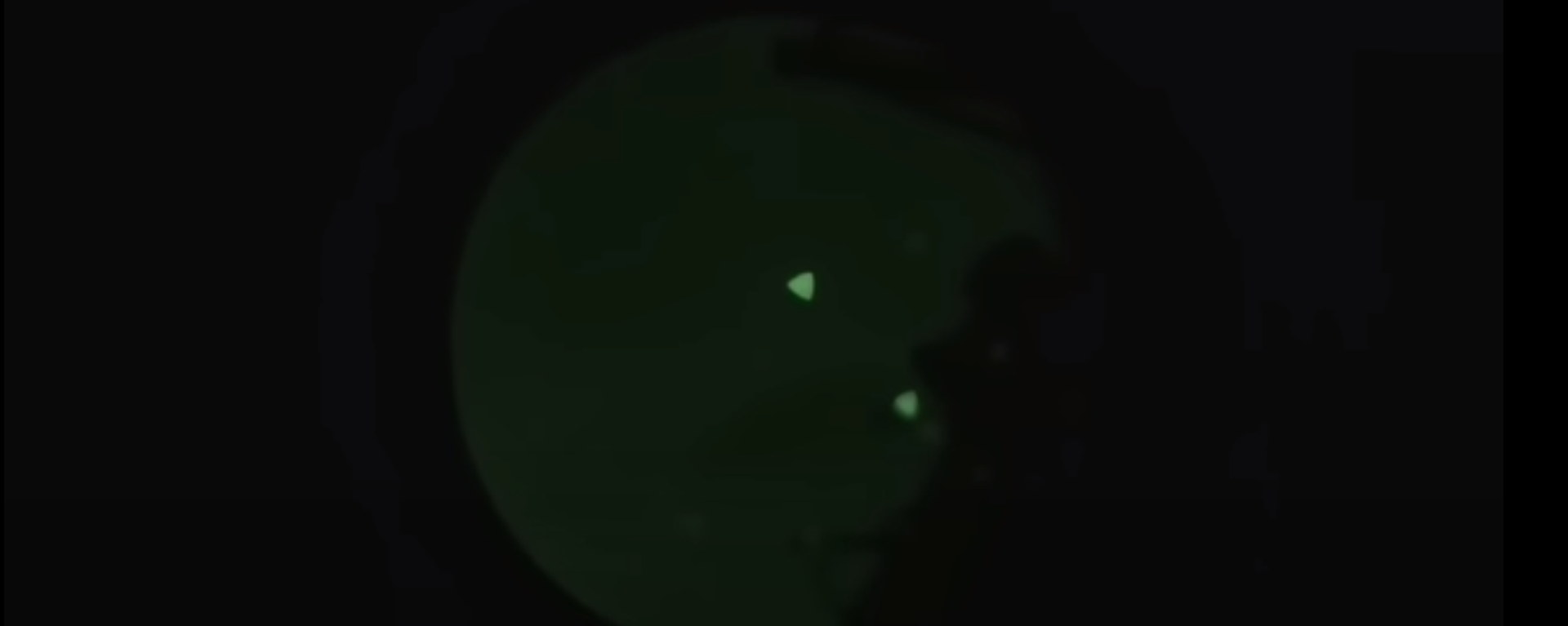 Unidentified drones captured in infrared view by a US Navy Arleigh Burke-class destroyer in 2019. Screenshot of video releasd to The Drive. - Sputnik International, 1920, 18.06.2022