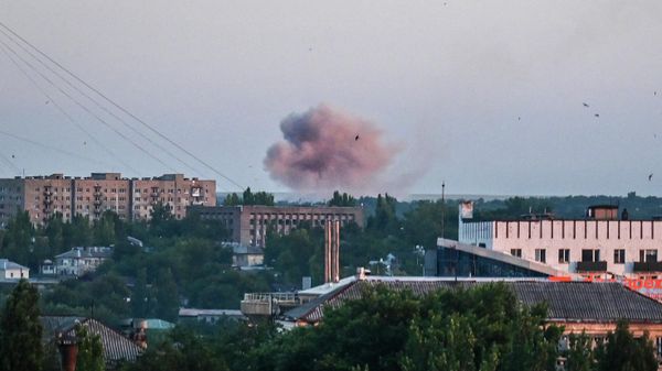 Smoke rises after shelling in Donetsk, amid the ongoing Russian special military operation in Ukraine. June 2022 - Sputnik International